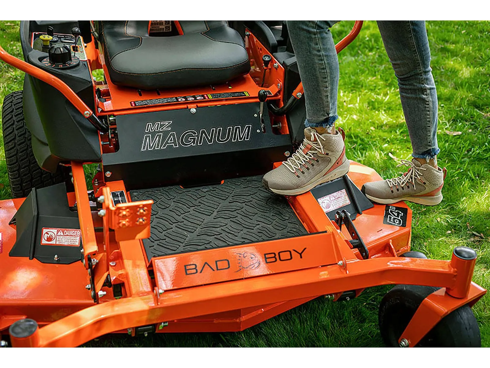 Bad Boy MZ Magnum 54 in. 24 HP Gas Zero-Turn Mower with Kohler 7000 Series Engine - Image 4